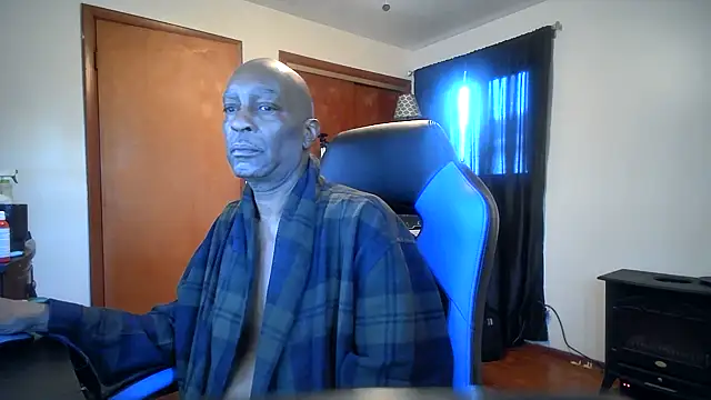 Snapshot of longdick4you8686 chatting on 12.17.24 longdick4you8686 online show from 12.17.24