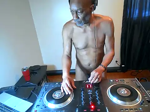 Snapshot of longdick4you8686 chatting on 01.27.25 longdick4you8686 online show from 01.27.25