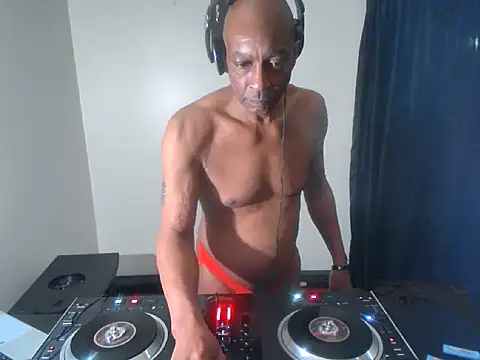 Snapshot of longdick4you8686 chatting on 02.23.25 longdick4you8686 online show from 02.23.25