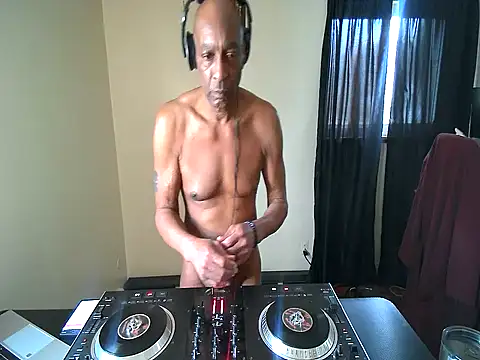 Snapshot of longdick4you8686 chatting on 02.28.25 longdick4you8686 online show from 02.28.25