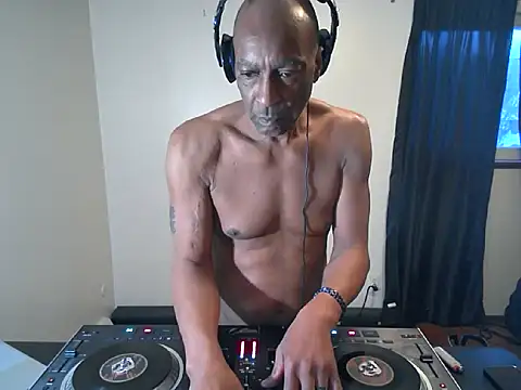 Snapshot of longdick4you8686 chatting on 03.16.25 longdick4you8686 online show from 03.16.25
