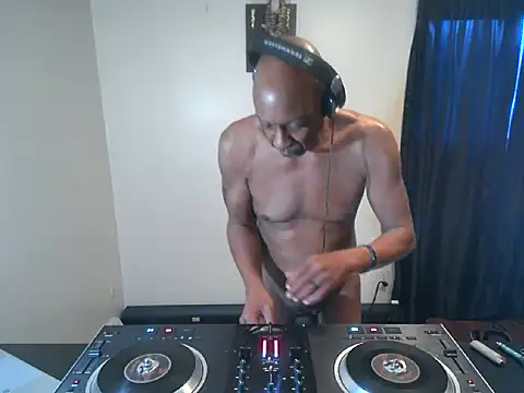 Snapshot of longdick4you8686 chatting on 03.21.25 longdick4you8686 online show from 03.21.25