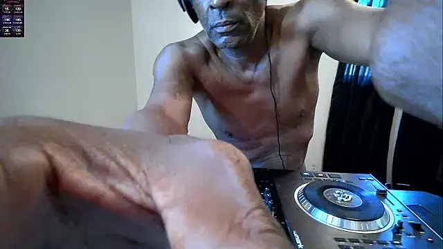 Snapshot of longdick4you8686 chatting on 09.12.25 longdick4you8686 online show from 09.12.25