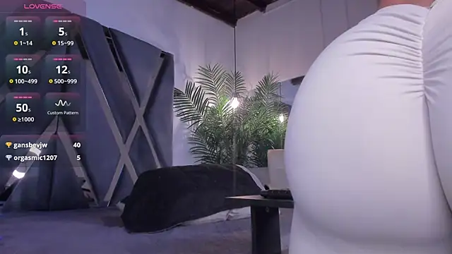 Snapshot of alessandra_wells chatting on 04.06.26 alessandra wells online show from 04.06.26