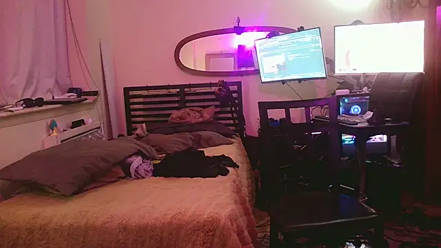 Snapshot of Mikela_Alexa chatting on 12.21.24 Mikela Alexa online show from 12.21.24