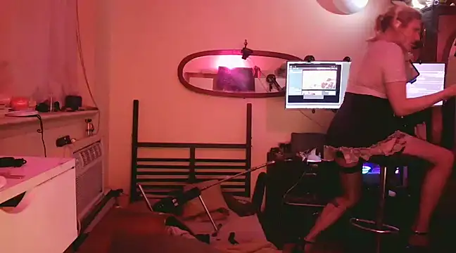 Snapshot of Mikela_Alexa chatting on 01.14.25 Mikela Alexa online show from 01.14.25