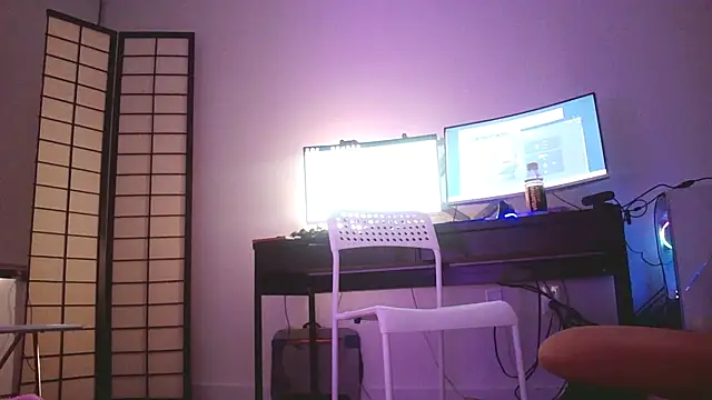 Snapshot of Mikela_Alexa chatting on 11.20.25 Mikela Alexa online show from 11.20.25