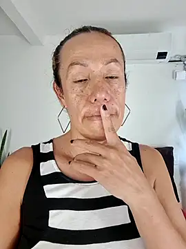 YOURSDEBORA online show from 11.26.25