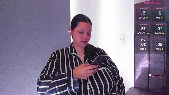 Snapshot of MarcellaGriffin chatting on 01.25.25 MarcellaGriffin online show from 01.25.25