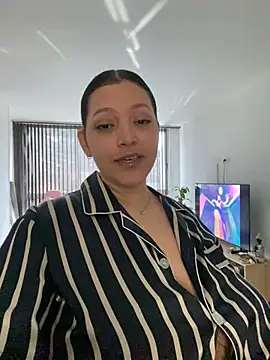 Snapshot of MarcellaGriffin chatting on 02.07.25 MarcellaGriffin online show from 02.07.25