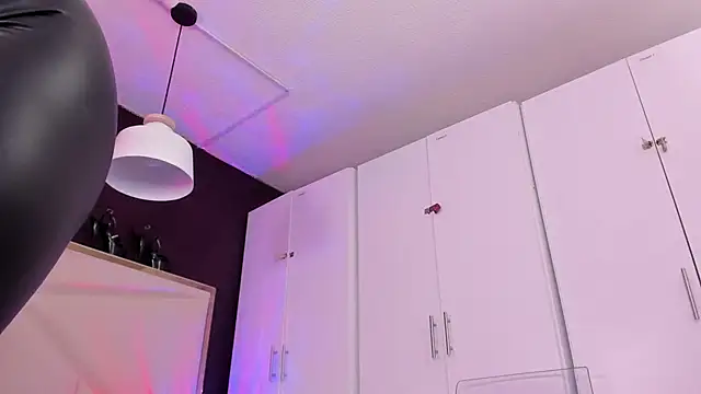 Inndrahot online show from 04.19.26