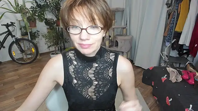 Snapshot of Constancia_pure chatting on 02.09.25 Constancia pure online show from 02.09.25