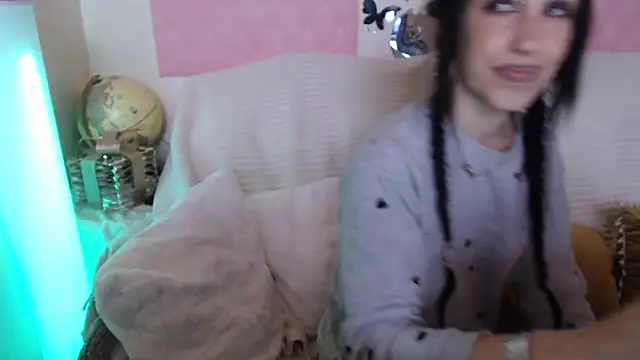 Snapshot of -carla- chatting on 06.11.26 -carla- online show from 06.11.26