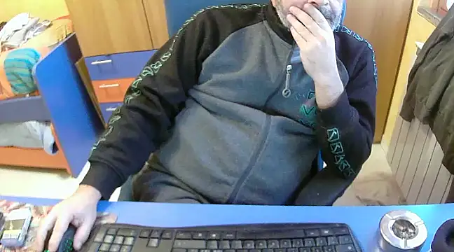 Snapshot of Tango128 chatting on 12.21.24 Tango128 online show from 12.21.24