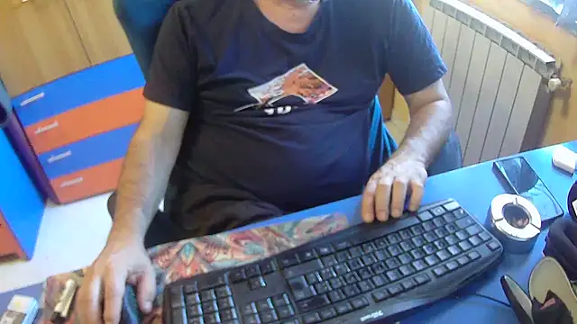 Snapshot of Tango128 chatting on 09.18.25 Tango128 online show from 09.18.25