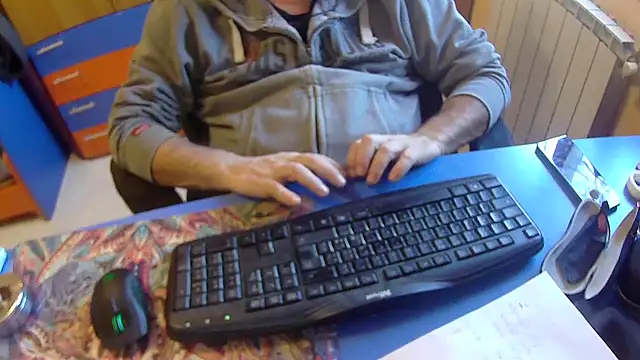 Snapshot of Tango128 chatting on 10.15.25 Tango128 online show from 10.15.25