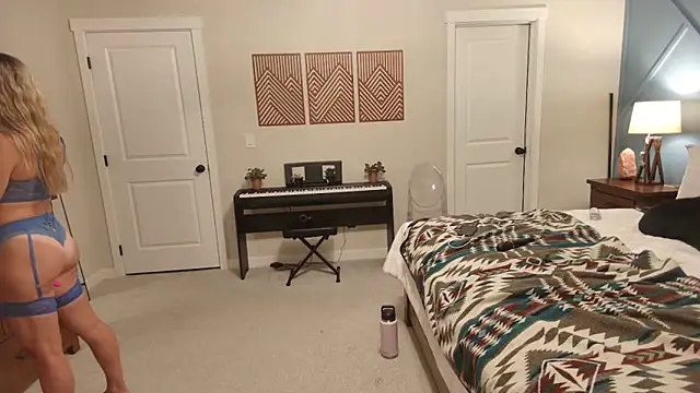 Snapshot of xxyourgirlblair chatting on 09.16.25 xxyourgirlblair online show from 09.16.25