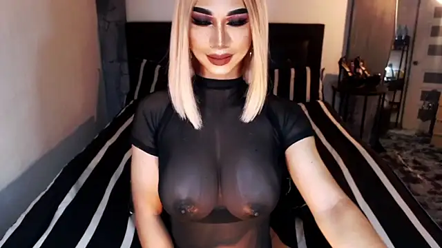 Snapshot of MassiveCockxMistress chatting on 10.04.25 MassiveCockxMistress online show from 10.04.25