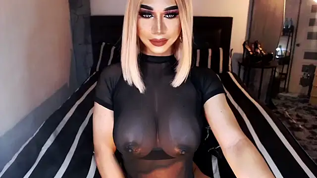 Snapshot of MassiveCockxMistress chatting on 11.26.25 MassiveCockxMistress online show from 11.26.25