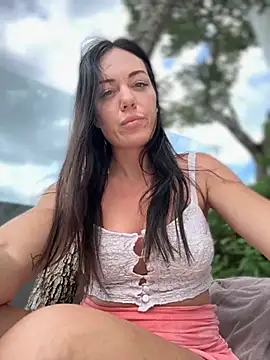 LilliThelo online show from 10.23.25