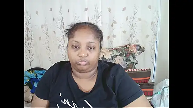 Snapshot of Indiantasha chatting on 02.25.26 Indiantasha online show from 02.25.26