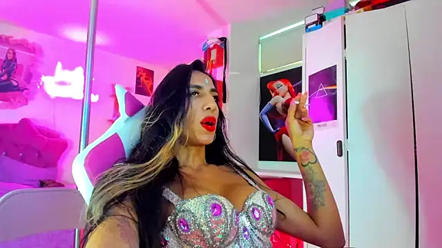 Snapshot of Theexoticgirl chatting on 10.31.25 Theexoticgirl online show from 10.31.25