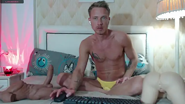 Snapshot of JessicaSteve chatting on 11.09.25 JessicaSteve online show from 11.09.25