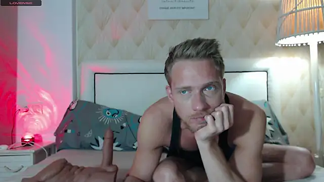 Snapshot of JessicaSteve chatting on 11.13.25 JessicaSteve online show from 11.13.25