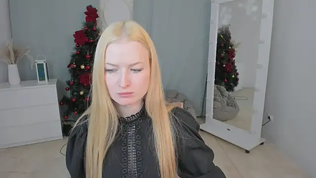 Laly Peach online show from 01.12.26