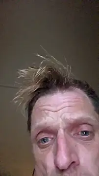 Snapshot of Svenslut chatting on 10.19.25 Svenslut online show from 10.19.25