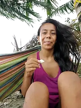 Snapshot of Luna-Natural chatting on 10.27.25 Luna-Natural online show from 10.27.25