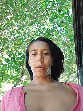 Snapshot of Luna-Natural chatting on 12.16.25 Luna-Natural online show from 12.16.25