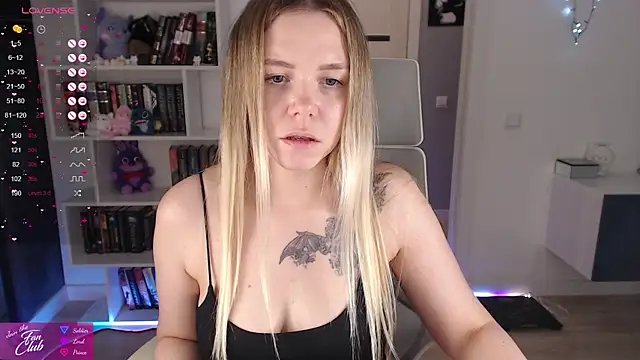 Snapshot of Emma_Bryan chatting on 11.04.25 Emma Bryan online show from 11.04.25