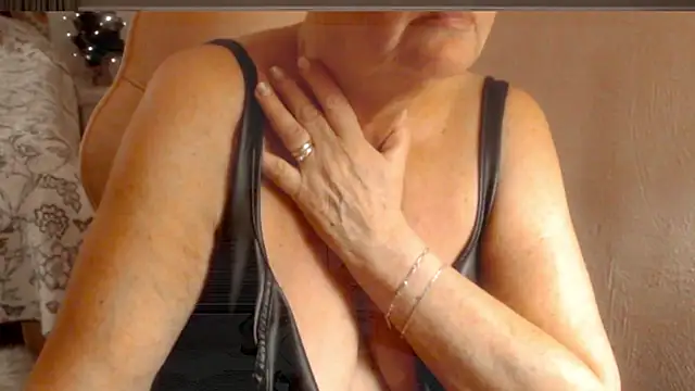 Snapshot of GrannyChrissy68 chatting on 12.27.24 GrannyChrissy68 online show from 12.27.24