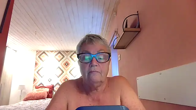 Snapshot of GrannyChrissy68 chatting on 09.14.25 GrannyChrissy68 online show from 09.14.25