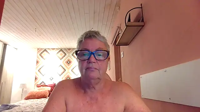 Snapshot of GrannyChrissy68 chatting on 09.15.25 GrannyChrissy68 online show from 09.15.25