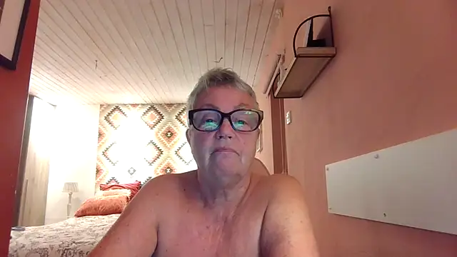 Snapshot of GrannyChrissy68 chatting on 09.17.25 GrannyChrissy68 online show from 09.17.25