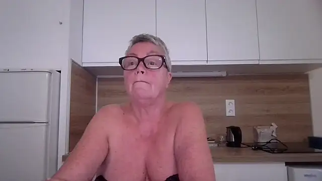Snapshot of GrannyChrissy68 chatting on 09.21.25 GrannyChrissy68 online show from 09.21.25