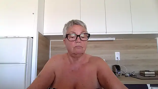 Snapshot of GrannyChrissy68 chatting on 09.22.25 GrannyChrissy68 online show from 09.22.25