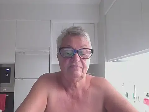 Snapshot of GrannyChrissy68 chatting on 10.12.25 GrannyChrissy68 online show from 10.12.25