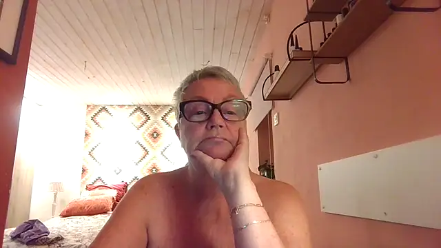 Snapshot of GrannyChrissy68 chatting on 12.01.25 GrannyChrissy68 online show from 12.01.25