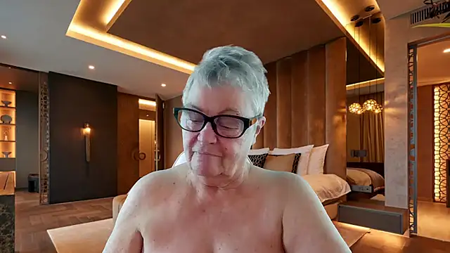 Snapshot of GrannyChrissy68 chatting on 12.18.25 GrannyChrissy68 online show from 12.18.25