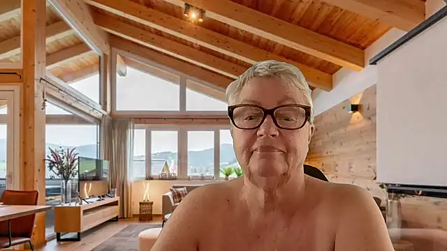 GrannyChrissy68 online show from 03.09.26