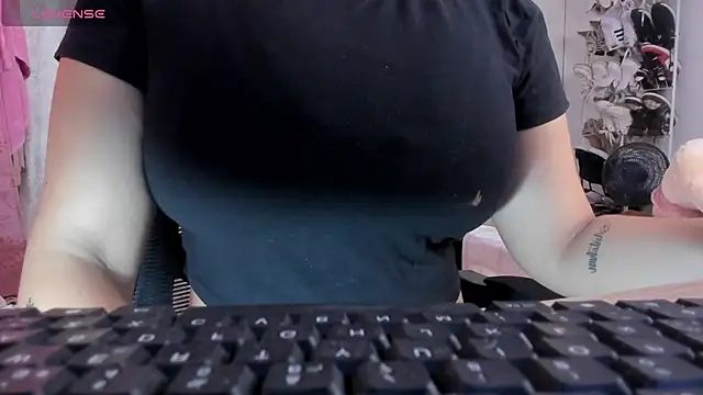 Snapshot of sweetfabianaxl chatting on 09.30.25 sweetfabianaxl online show from 09.30.25