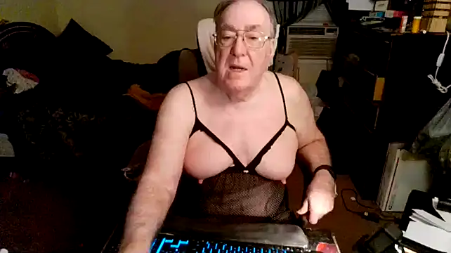 Snapshot of Toastir chatting on 12.18.24 Toastir online show from 12.18.24