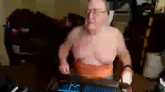 Snapshot of Toastir chatting on 03.10.25 Toastir online show from 03.10.25