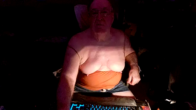 Snapshot of Toastir chatting on 09.24.25 Toastir online show from 09.24.25