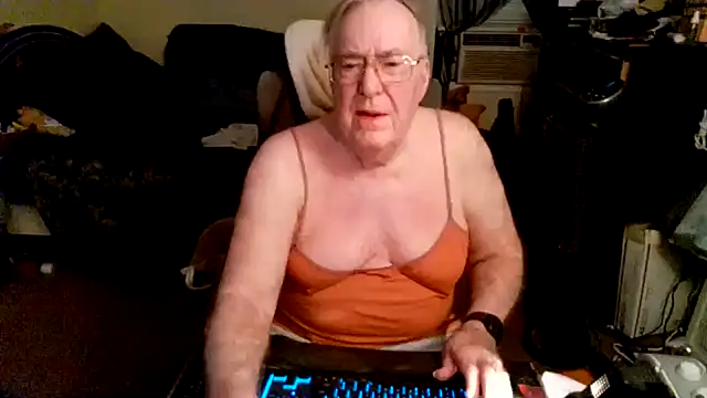 Snapshot of Toastir chatting on 10.01.25 Toastir online show from 10.01.25