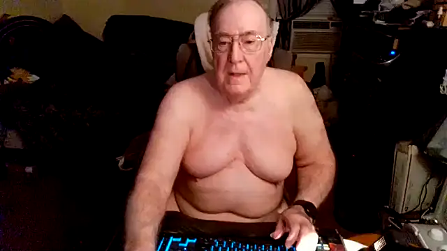 Snapshot of Toastir chatting on 10.02.25 Toastir online show from 10.02.25