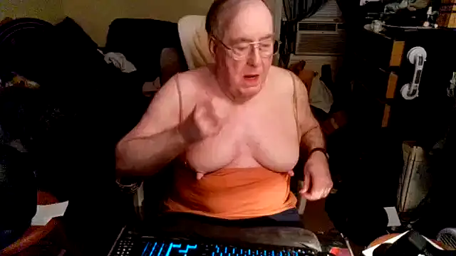 Snapshot of Toastir chatting on 10.20.25 Toastir online show from 10.20.25